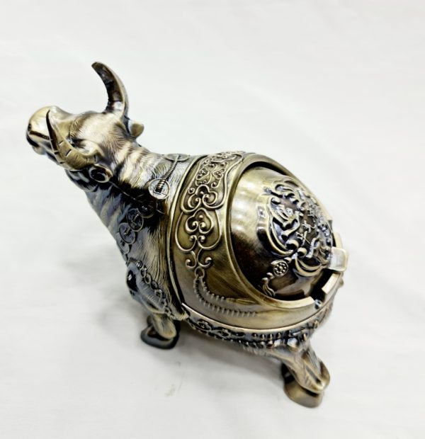 Vintage bull ashtray with lid 2